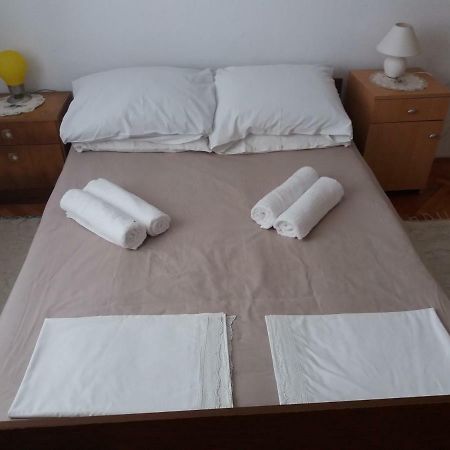 Apartman Nona Povljana Exteriör bild
