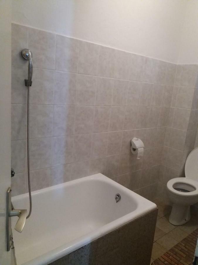 Apartman Nona Povljana Exteriör bild