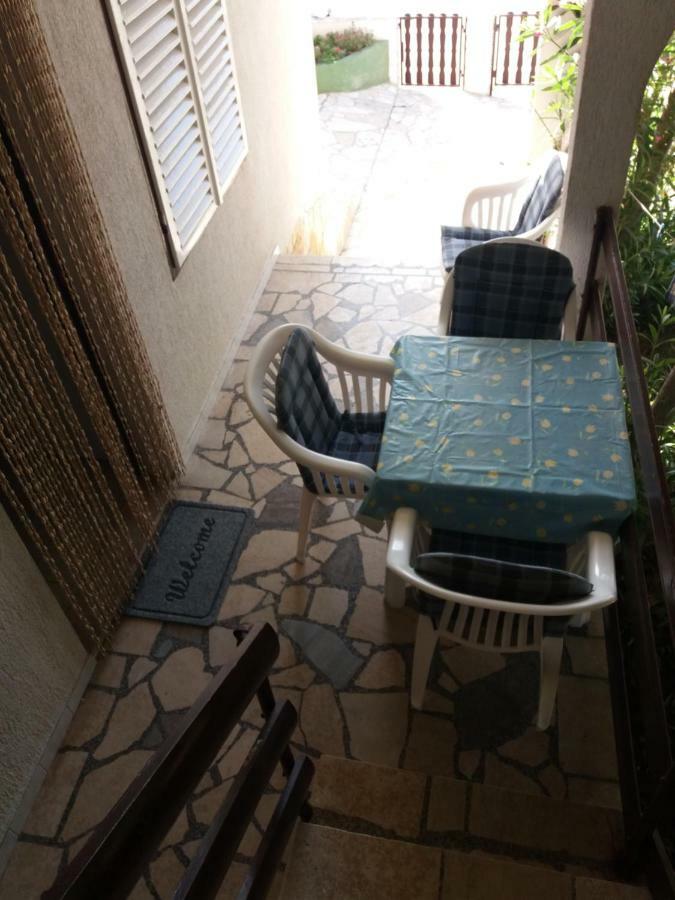 Apartman Nona Povljana Exteriör bild