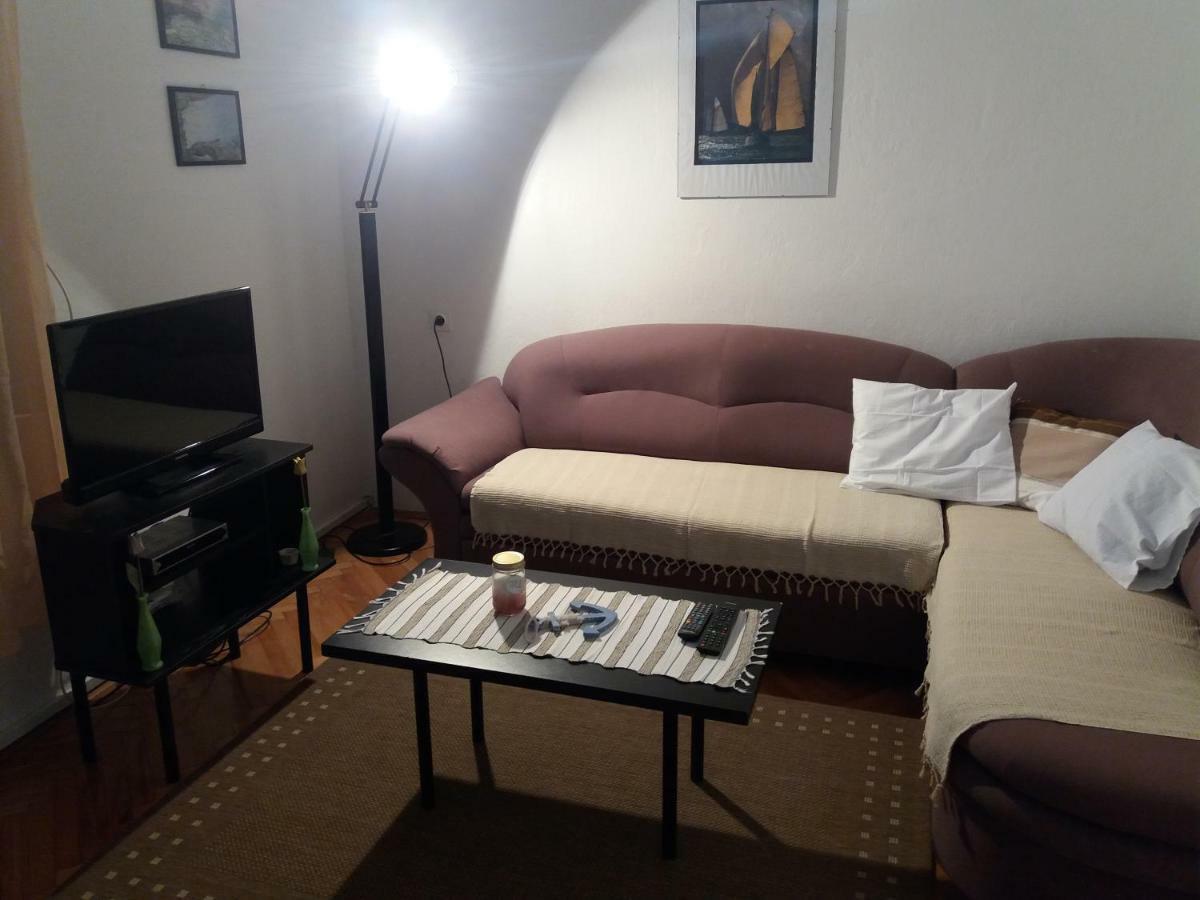Apartman Nona Povljana Exteriör bild