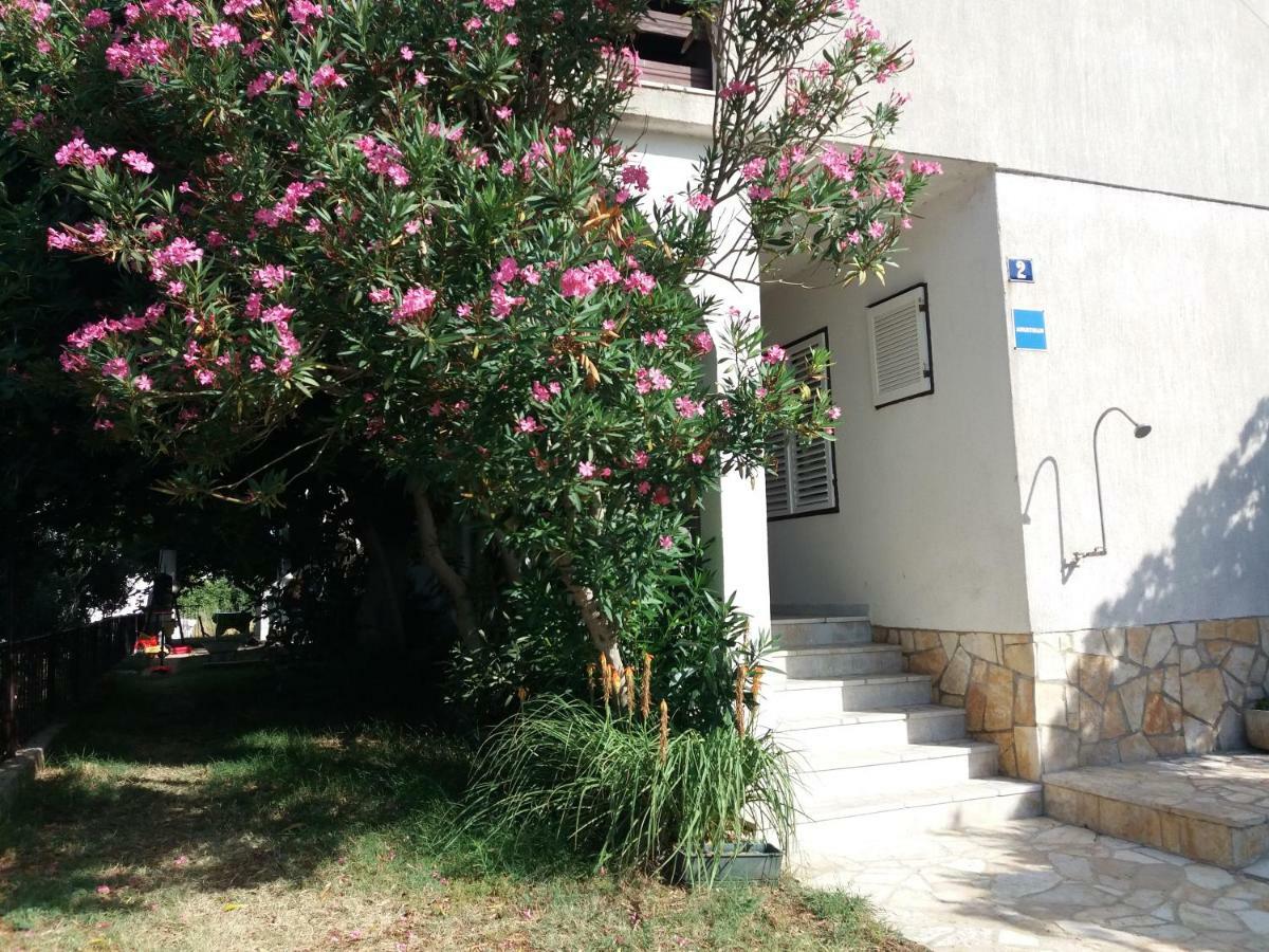 Apartman Nona Povljana Exteriör bild