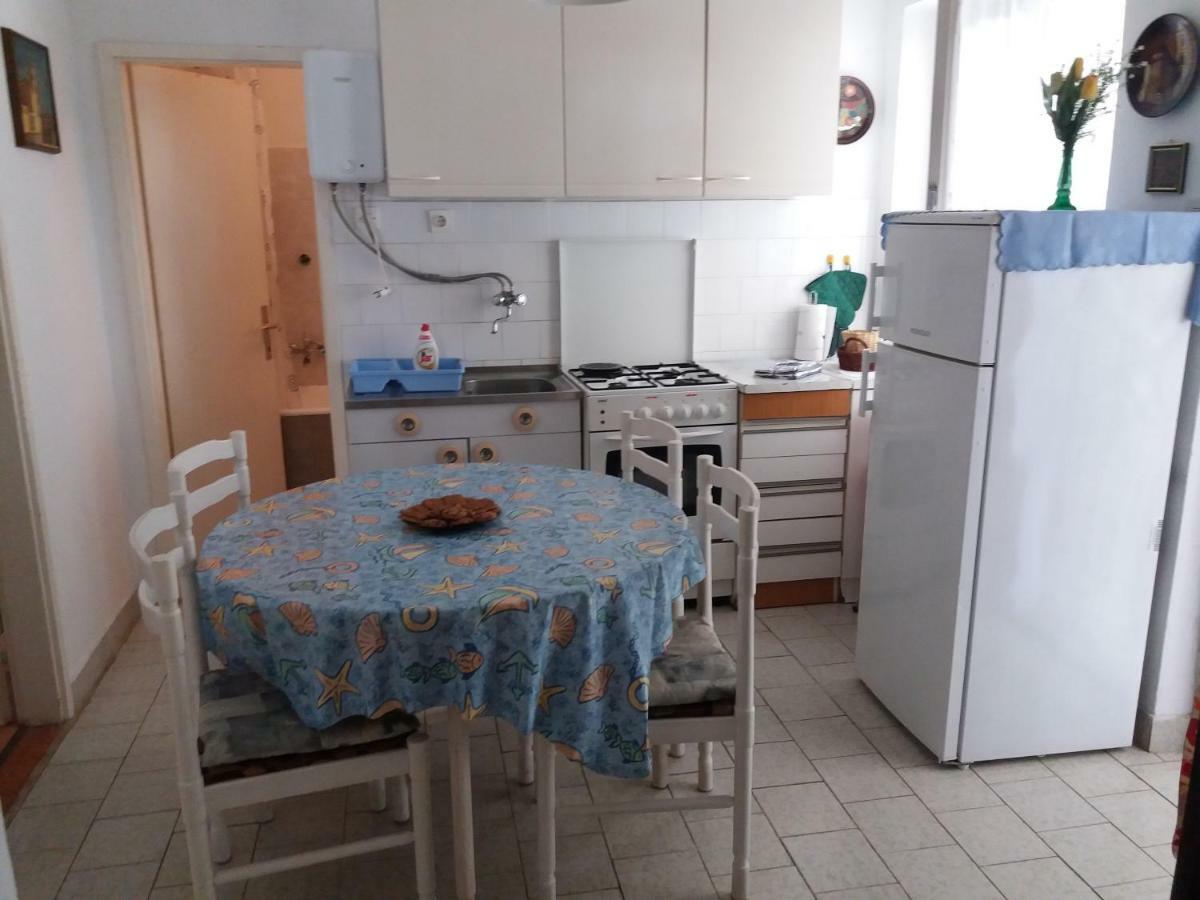Apartman Nona Povljana Exteriör bild